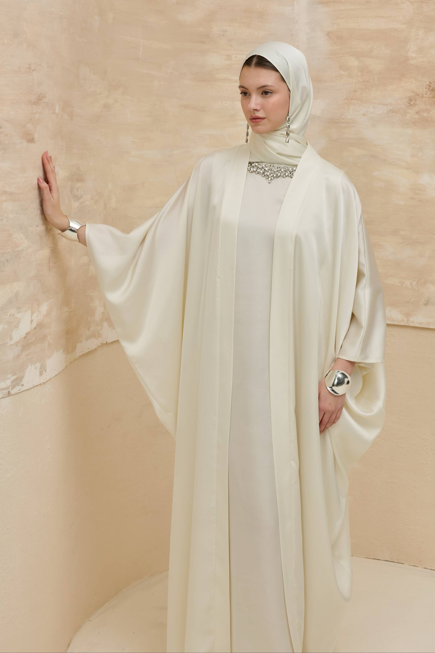 Crystal Veil | Taş Yaka Detaylı Abaya Takımı