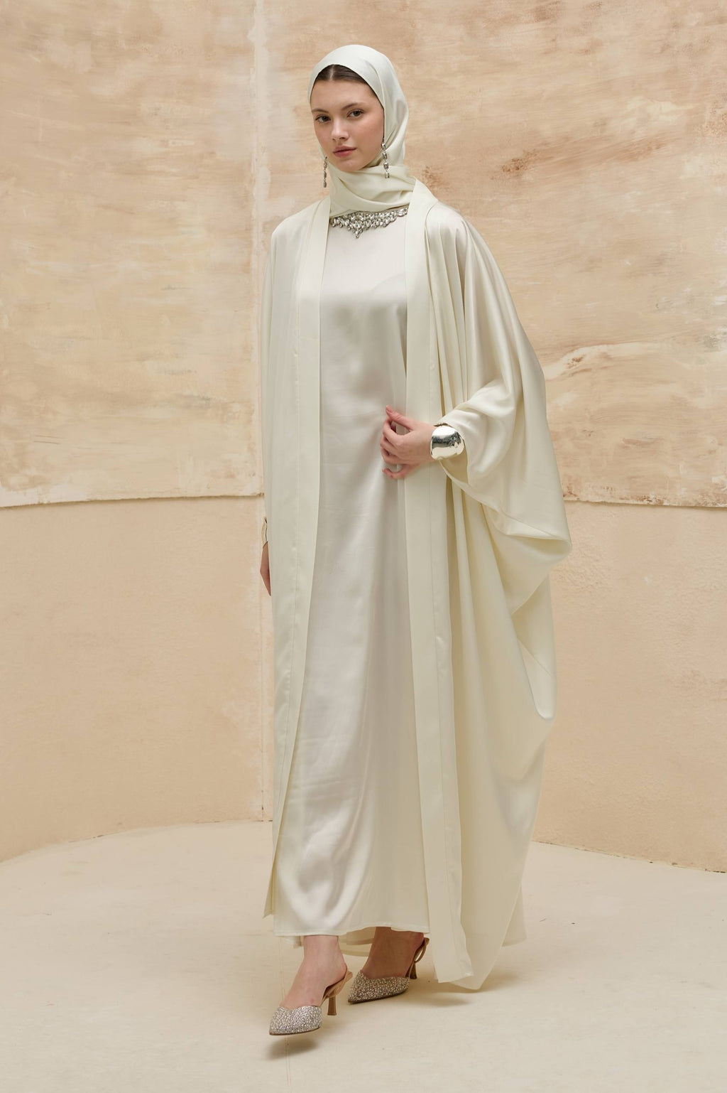 Crystal Veil | Taş Yaka Detaylı Abaya Takımı