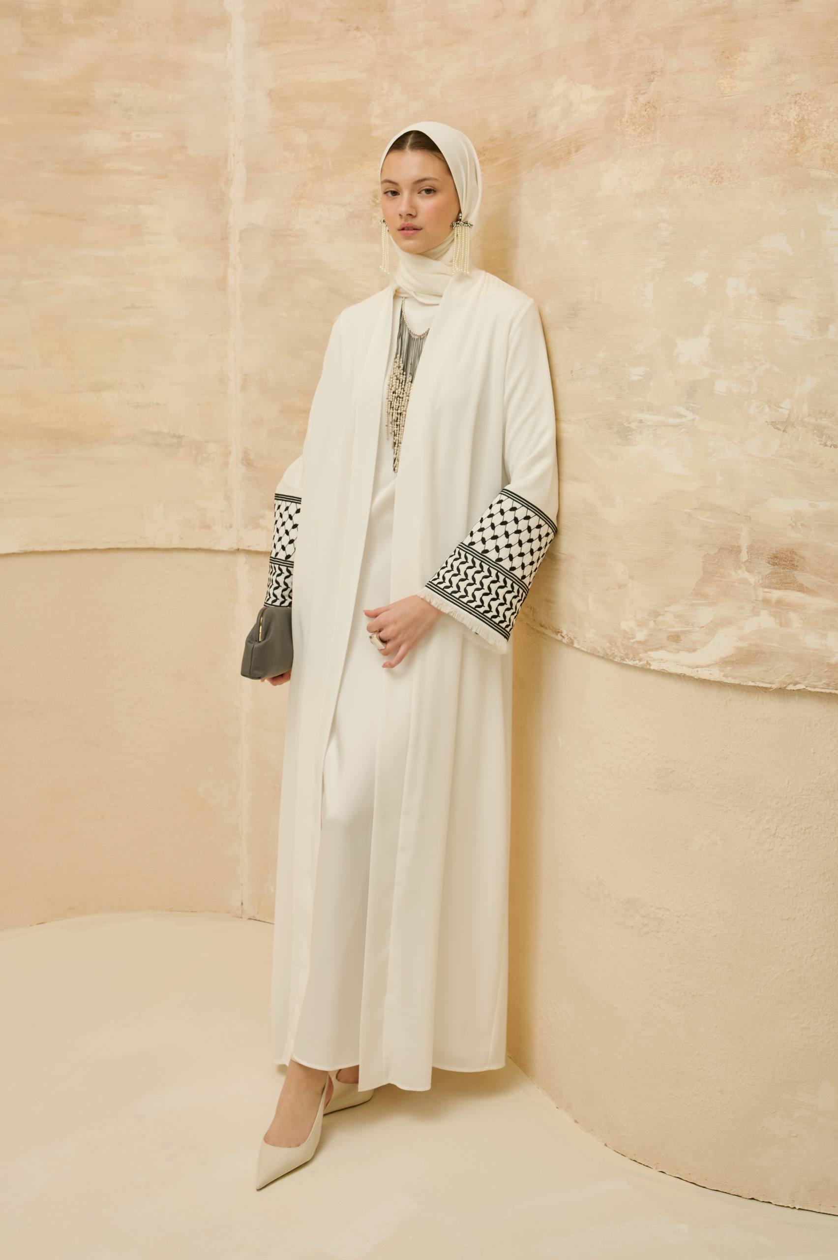 Miras | Kefiye Detaylı Abaya